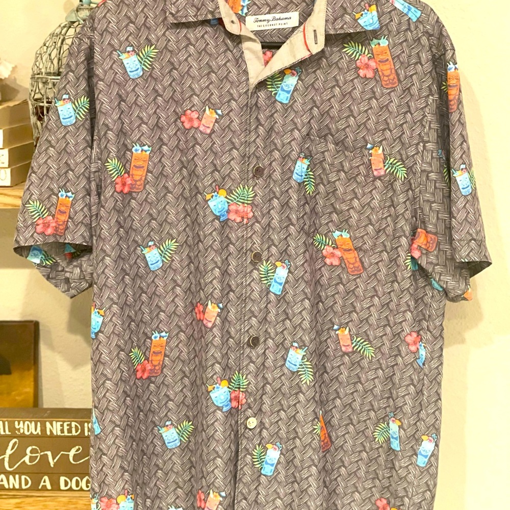 Tommy Bahama short sleeve button down/Medium/